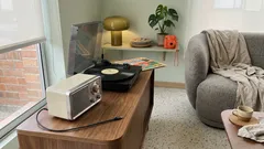 Diseño retro en casa: la tendencia 2026 que está llenando salas de color en Colombia