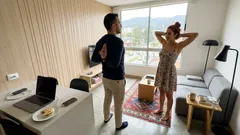 Rutina de 3 minutos para quitar el cuello tecnológico y abrir hombros