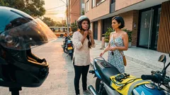 ¿Quién maneja en una cita? El debate viral que puso sobre la mesa límites, género y seguridad vial