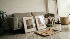 Cómo elegir el tamaño ideal de un cuadro para colgar sobre el sofá sin fallar en la proporción
