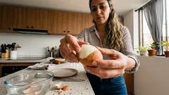 El detalle de temperatura al cocer un huevo que casi nadie toma en serio